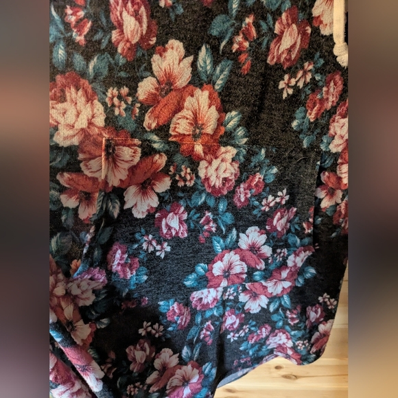 🍁3/$10🍁Poof! Small Floral Lightweight Hooded Sweater Blouse Top - Picture 5 of 9